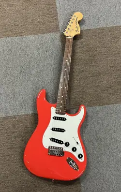 FENDER  JAPAN LIMITED INTERNATIONAL COLOR STRATOCASTER,