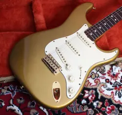 FENDER GOLD STRATOCASTER AZTEC GOLD(NO250410)
