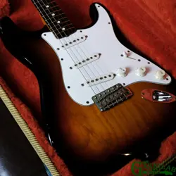 FENDER AMERICAN VINTAGE '62 STRATOCASTER / 3 COLOR SUNBURST 1997 ELECTRIC GUITAR