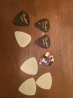 LOT OF 8 ASSORTED FENDER GUITAR PICKS