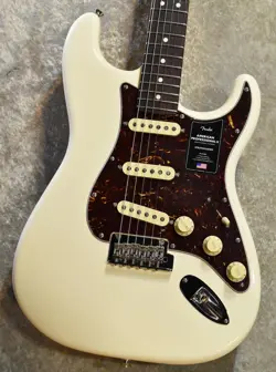 WHITE #US240040772 #GG5SM