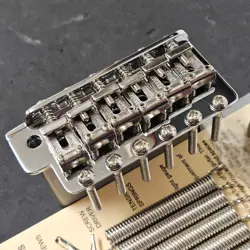 FENDER ERIC JOHNSON USA STRAT TREMOLO BRIDGE VINTAGE 57 / 62 REISSUE GUITAR