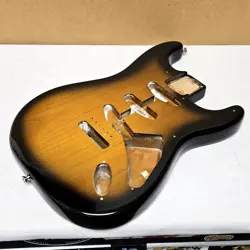 2006 FENDER USA ERIC JOHNSON STRAT ALDER BODY 50S SUNBURST NITRO ELECTRIC GUITAR