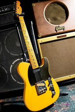 FENDER VINTAGE 52 TELECASTER   1982
