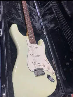 GUITAR FENDER VINTAGE