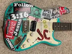 CUSTOM FENDER SQUIER ELECTRIC GUITAR WITH HARD CASE – “BLUE” INSPIRED TRIBUTE