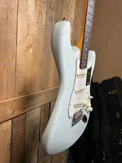 FENDER AMERICAN VINTAGE II 1965 STRATOCASTER ELECTRIC GUITAR - SONIC BLUE