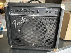 FENDER FRONTMAN AMP