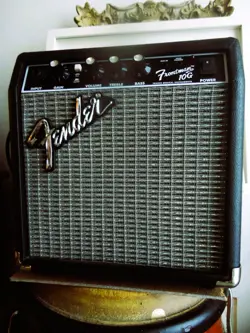 FENDER FRONTMAN 10G 28-WATT GUITAR AMPLIFIER - BLACK