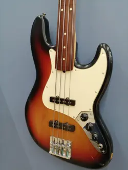 FENDER FRETLESS