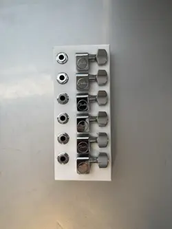 GENUINE FENDER TUNING MACHINES / TUNERS - RH - 6 IN-LINE
