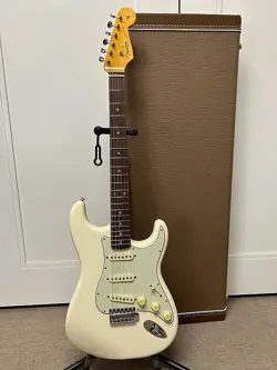 FENDER AMERICAN VINTAGE II '61 STRATOCASTER ELECTRIC GUITAR - OLYMPIC WHITE