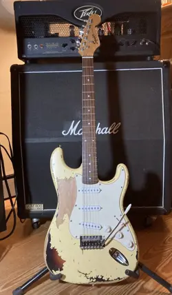 STRATOCASTER WITH AGED
