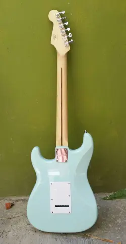 STRATOCASTER SQUIRE