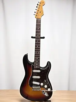 FENDER CLASSIC SERIES 60'S STRATOCASTER ELECTRIC GUITAR - MADE IN MEXICO, USED
