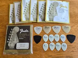 VINTAGE 60'S/70'S FENDER PICKS AND STRING PACK