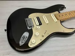 ULTRA STRATOCASTER BLACK