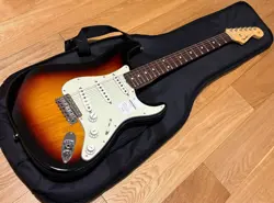 ELECTRIC GUITAR FENDER JAPAN HERITAGE 60S STRATOCASTER ROSEWOOD 3-COLOR SUNBURST