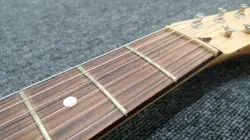 WITH HUMBUCKER PICKUP