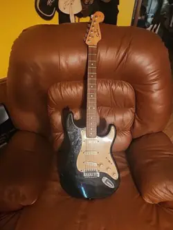 VINTAGE FENDER SQUIRE STRAT ELECTRIC GUITAR BLACK WHITE