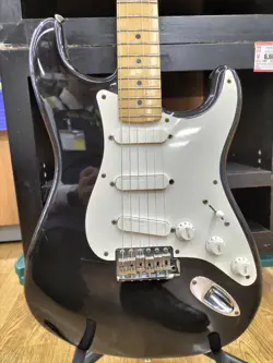 FENDER ERIC CLAPTON STRATOCASTER BLACK ELECTRIC GUITAR GOLD LACE SENSORS USED