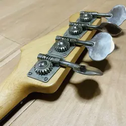 PRECISION BASS FENDER