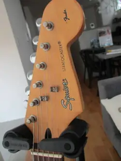 SQUIER STRATOCASTER FREE