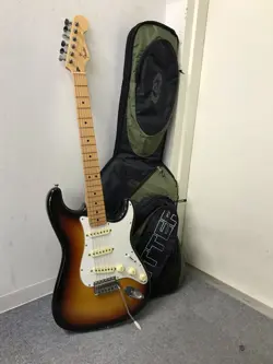 ELECTRIC GUITAR FENDER STRATOCASTER SUNBURST MADE IN JAPAN S/N R070329