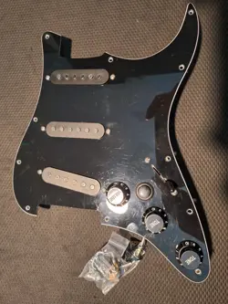 BLACK/BLACK FENDER SQUIER STRAT STRATOCASTER LOADED PICKGUARD WITH KILL SWITCH 
