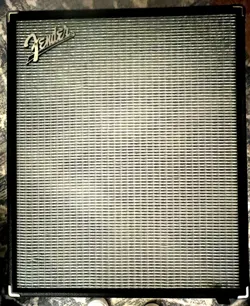 700-WATT BASS GUITAR