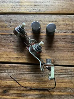 VINTAGE FENDER BASS PRECISION POTS HARNESS 74