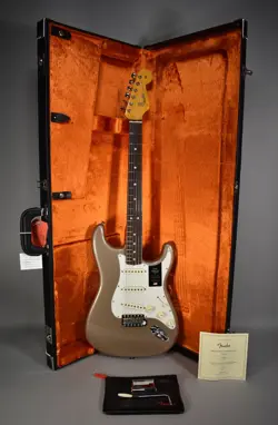 2025 FENDER AMERICAN VINTAGE II '65 STRATOCASTER | SHORELINE GOLD FINISH W/OHSC