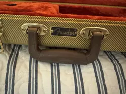 FENDER CLASSIC SERIES WOOD GUITAR HARD CASE STRATOCASTER TELECASTER - TWEED