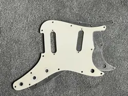 PICKGUARD WHITE W/SHIELD