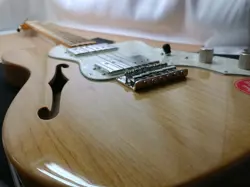 NATURAL W/MAPLE FINGERBOARD