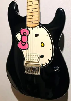 KITTY BLACK STRATOCASTER