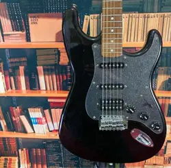 SQUIER BY FENDER STRATO CASTER