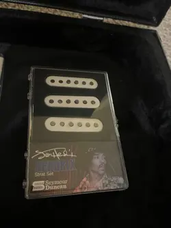 SERIES FENDER STRATOCASTER