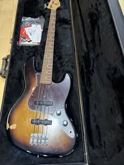FENDER JAZZ BASS 3TONE SUNBURST ELECTRIC BASS GUITAR W/HARD CASE USED PRODUCT