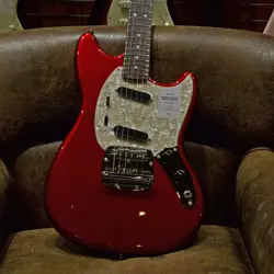 FENDER JAPAN TRADITIONAL 70S MUSTANG CANDY APPLE RED  3.14KG