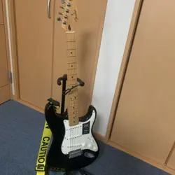 ELECTRIC GUITAR FENDER STRATOCASTER