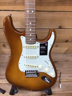 FENDER AMERICAN PERFORMER STRATOCASTER, ROSEWOOD- HONEY BURST