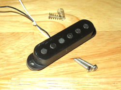 FENDER 1975 BLACK GREY BOTTOM STRATOCASTER MIDDLE PICKUP