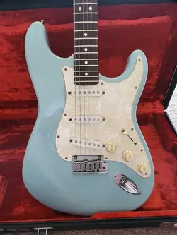 USA STRATOCASTER 50TH