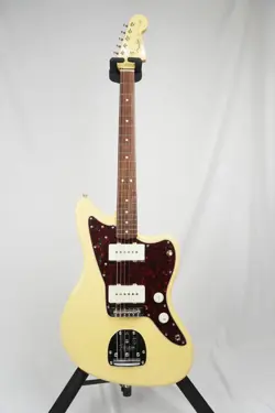 *FLOOR MODEL* FENDER FSR COLLECTION 2023 TRADITIONAL 60S JAZZMASTER WHITE