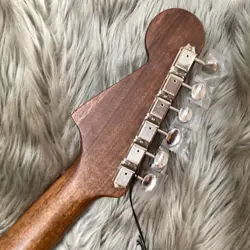 CLASSIC ACOUSTIC GUITAR