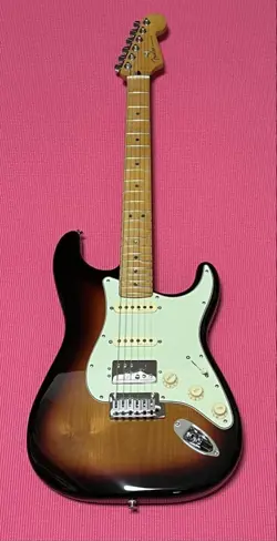 PLUS STRATOCASTER MUSICAL