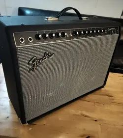 FENDER CHAMPION 100 GUITAR AMP