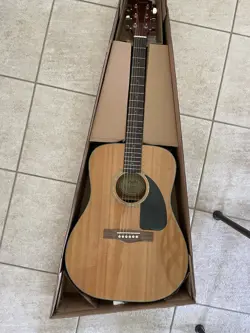 DG-60/NAT FENDER ACOUSTIC GUITAR W/ STRAP AND ORIGINAL BOX