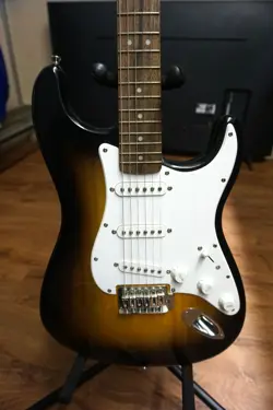 (RI4) FENDER SQUIER STRATOCASTER 6-STRING ELECTRIC GUITAR - SUNBURST W/SOFT CASE